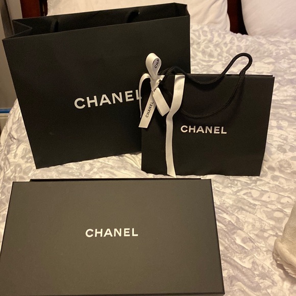 2 Chanel bags and box - Picture 1 of 2